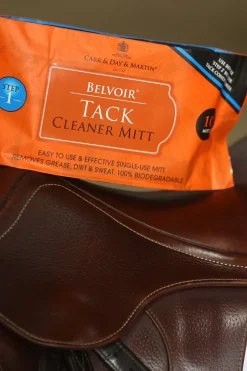 Belvoir Tack Cleaner Mitt