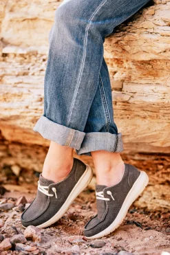 Hilo Sneaker